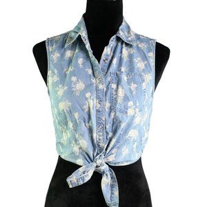 Forever 21 Women's Light Denim Vintage Floral Sleeveless Button Up Crop Top